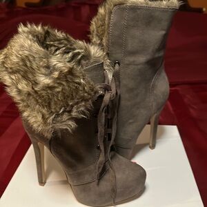 Size 8.5 JustFab Ankle Boots. Box says Taupe but the shoe is a Army Green.